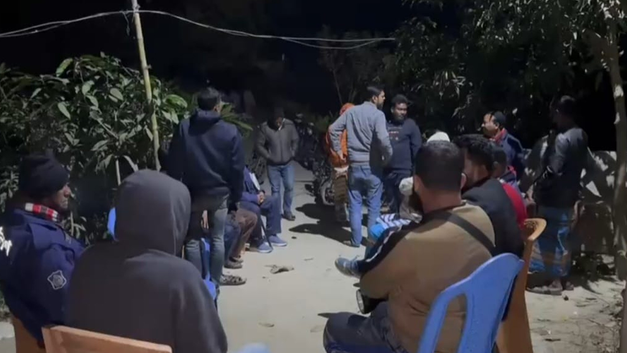 ইউপি চেয়ারম্যানের বাড়িতে ককটেল বিস্ফোরণ ও উদ্ধার