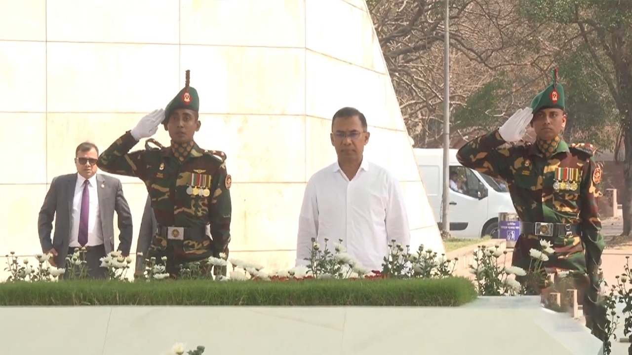 শহীদ রাষ্ট্রপতি জিয়াউর রহমান ও বেগম জিয়ার সমাধিতে প্রধানমন্ত্রীর শ্রদ্ধা