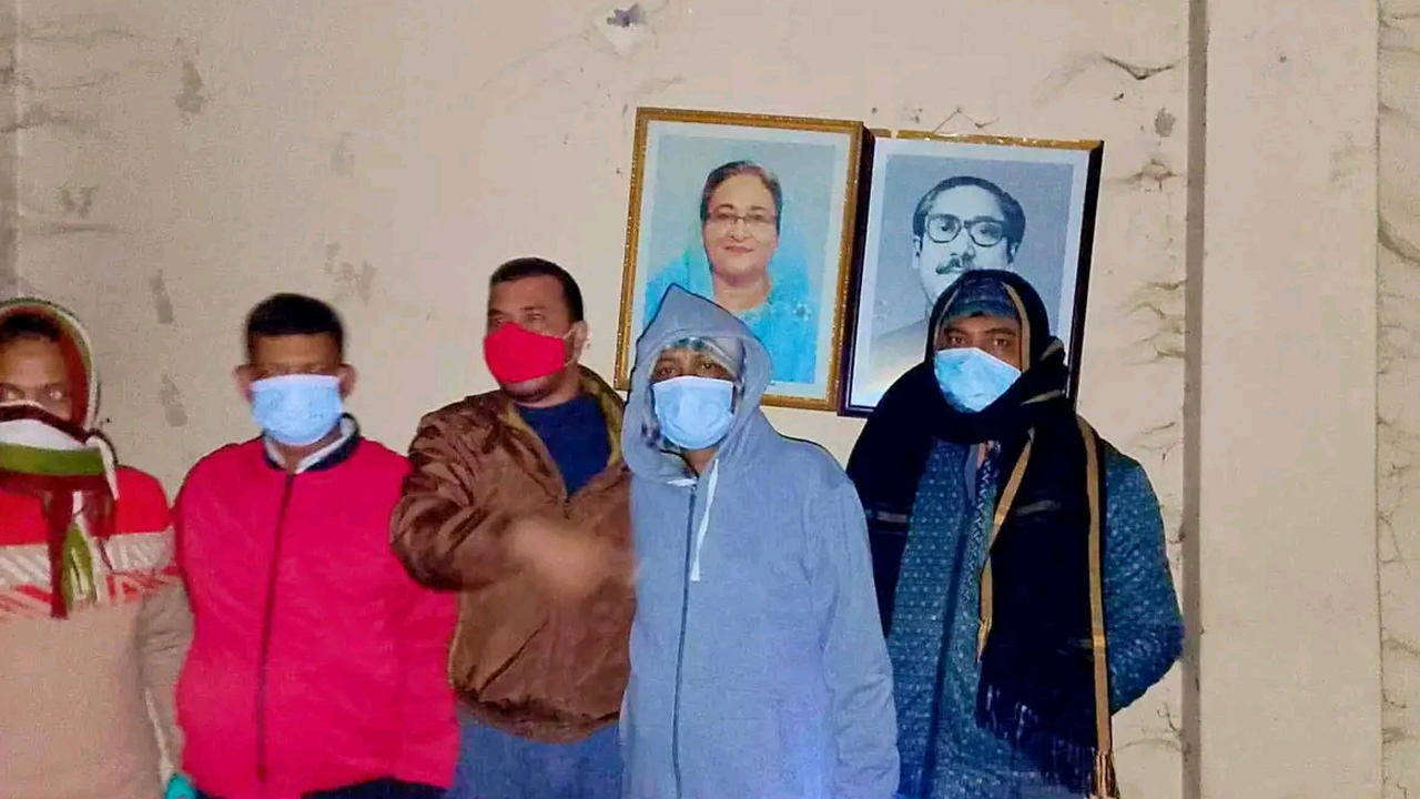 এবার রাজবাড়ী আ.লীগের কার্যালয়ে টাঙানো হলো বঙ্গবন্ধু ও শেখ হাসিনার ছবি