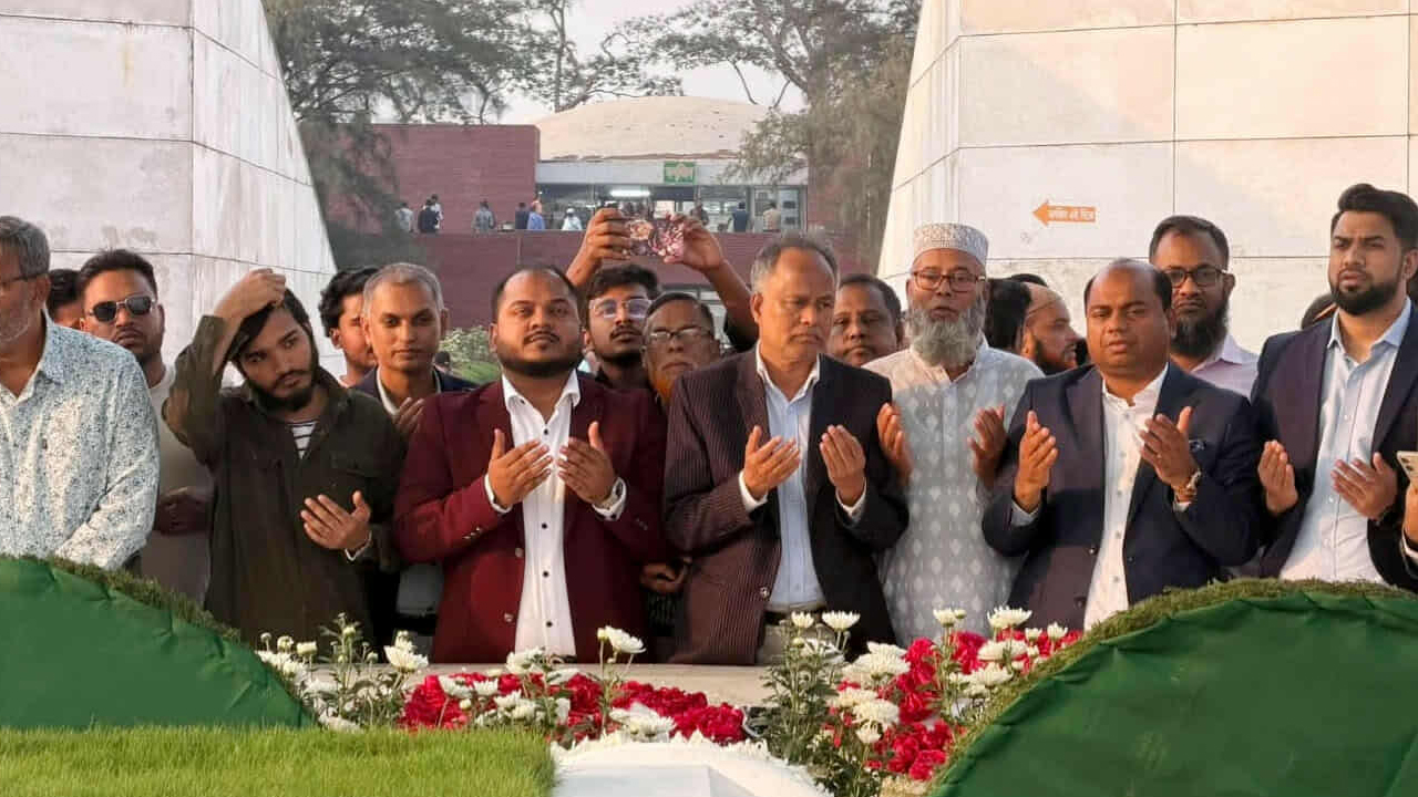 জিয়াউর রহমান ও খালেদা জিয়ার কবর জিয়ারত করলেন চট্টগ্রাম-১৪ আসনের এমপি জসীম উদ্দীন