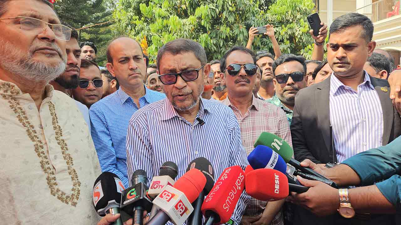 মানুষকে ডাক্তারের পিছনে নয়, ডাক্তারই মানুষের পিছনে যাবে: স্বাস্থ্যমন্ত্রী