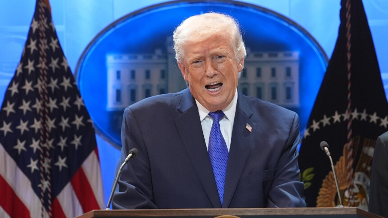 পাল্টা শুল্ক অবৈধ ঘোষণা মার্কিন সুপ্রিম কোর্টের, ট্রাম্প বললেন&mdash; বিচারকরা &lsquo;চাটুকার&rsquo;