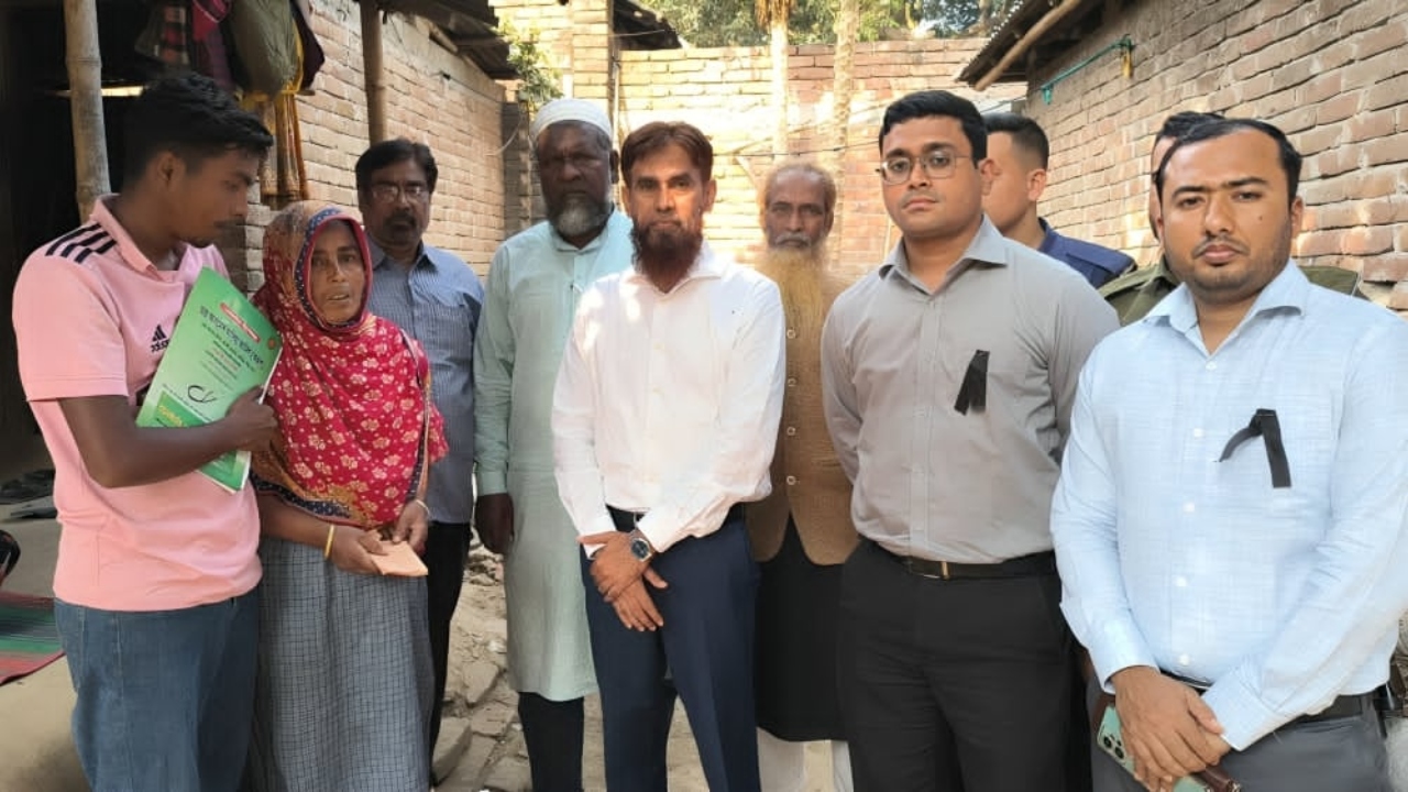 দেশ টিভিতে সংবাদ প্রচারের পর কুষ্টিয়ায় পান্না বেগমের পাশে দাঁড়ালেন জেলা প্রশাসক