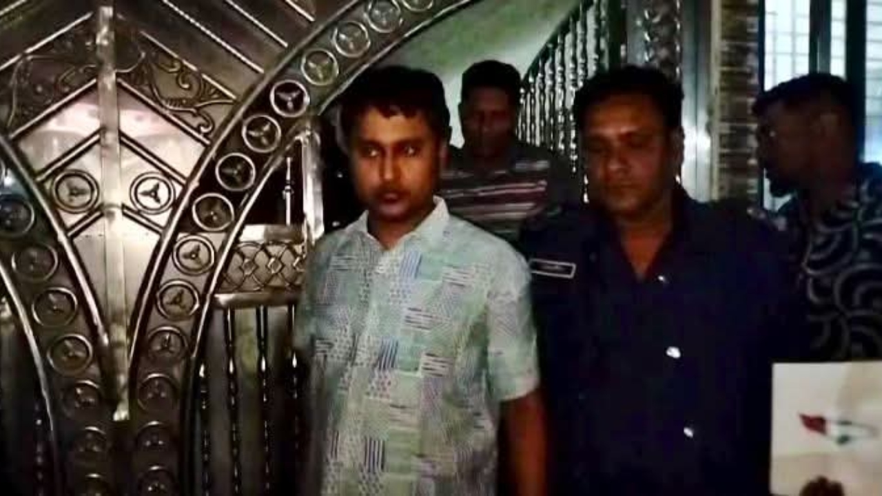 আশুলিয়ায় শিশু গৃহকর্মীকে নির্যাতনের অভিযোগে চিকিৎসক গ্রেপ্তার