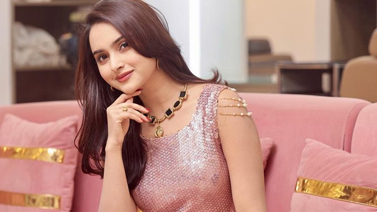 &lsquo;গোপন তথ্য&rsquo; ফাঁস করলেন অভিনেত্রী কেয়া পায়েল