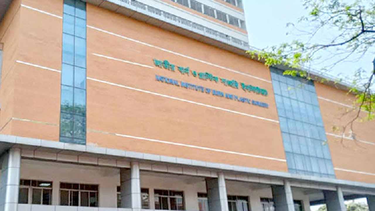 দাউদকান্দিতে গ্যাস সিলিন্ডার বিস্ফোরণ, একই পরিবারের ৪ জন দগ্ধ