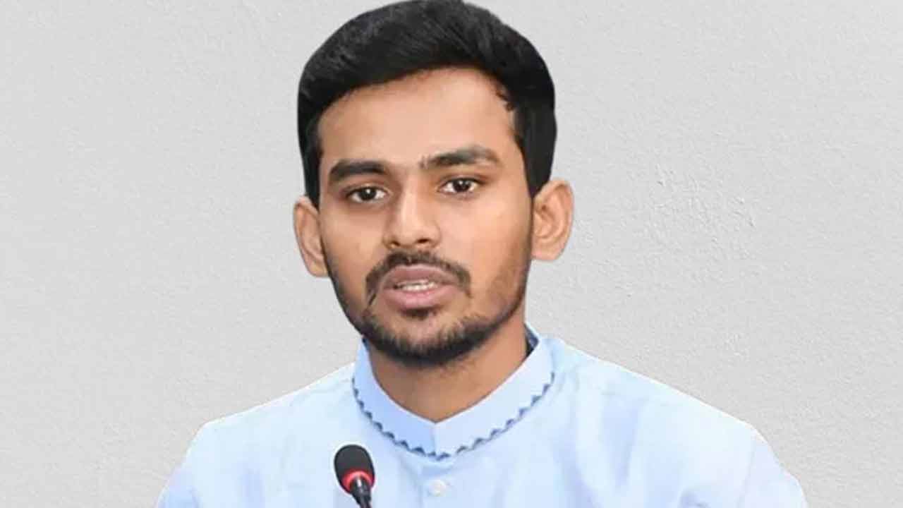 আসিফ মাহমুদের স্ট্যাটাস ভাইরাল