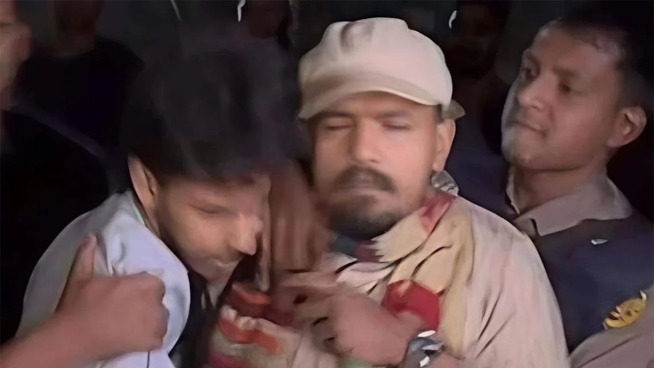 সোহরাওয়ার্দী উদ্যানে অভিযানে মারধরের ঘটনায় চার পুলিশ সদস্য প্রত্যাহার