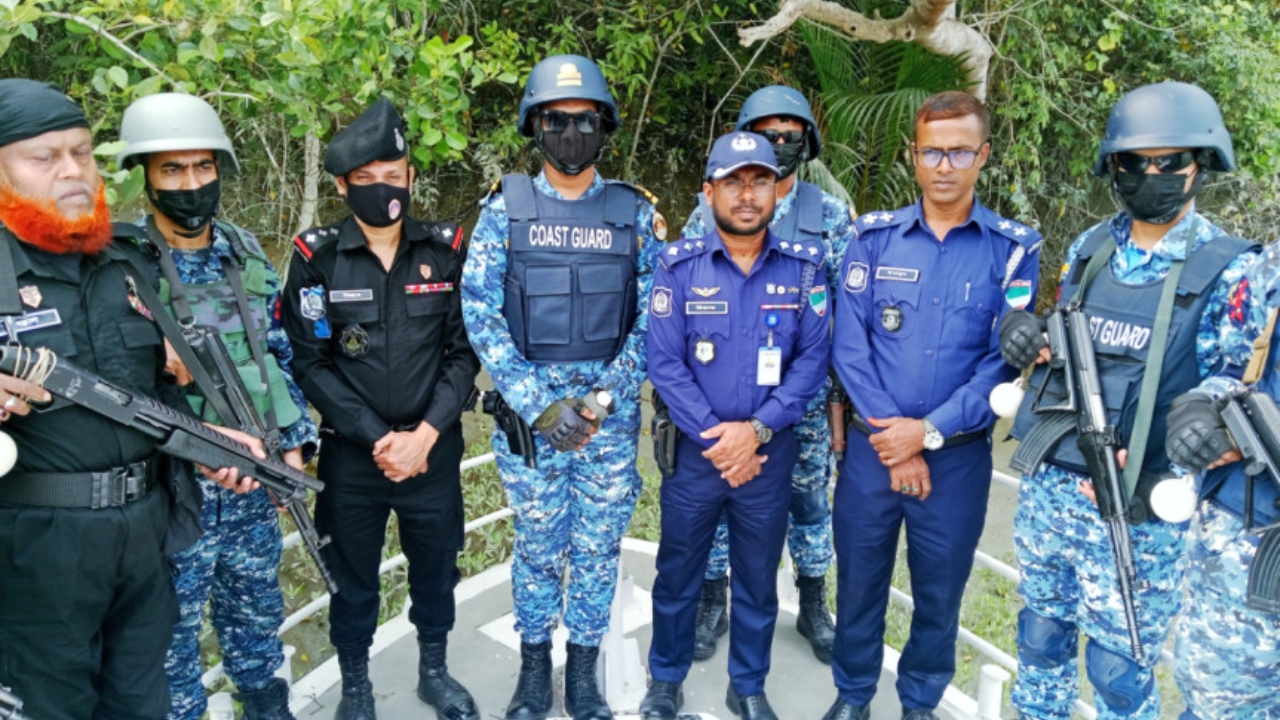দস্যু দমনে সুন্দরবনে কোস্ট গার্ড নেতৃত্বে যৌথ অভিযান