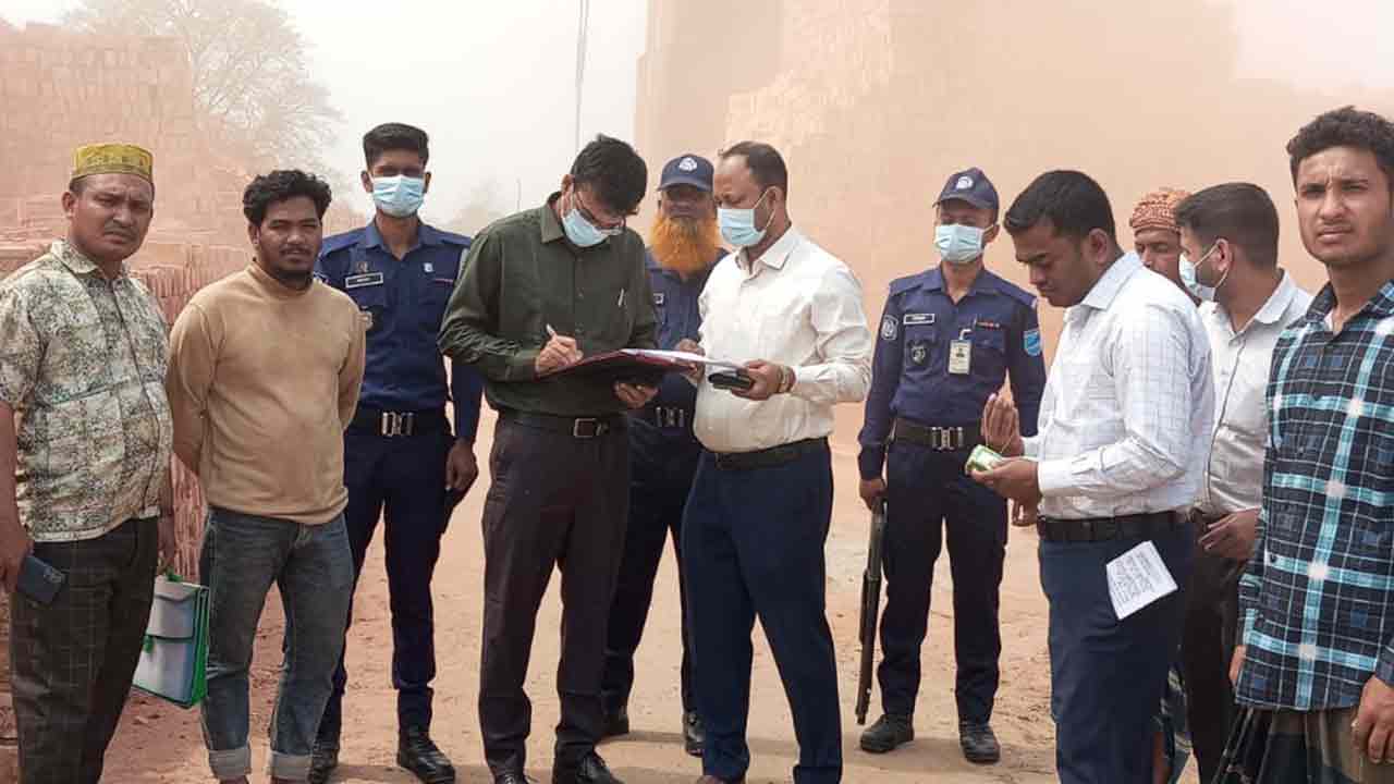 শরীয়তপুরে অবৈধ ইটভাটায় ১ লাখ ৩০ হাজার টাকা জরিমানা