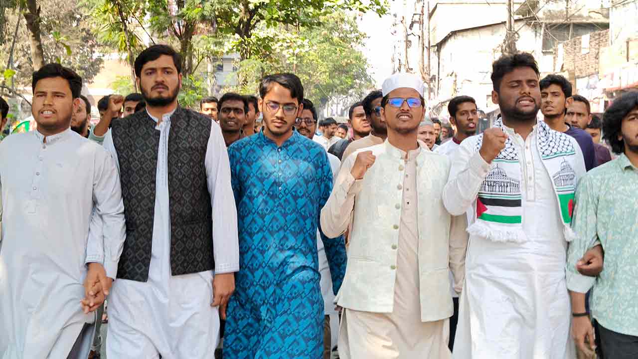 সারাদেশে সংঘটিত ধর্ষণ-সহিংসতার বিচারের দাবিতে জকসুর বিক্ষোভ ও প্রতিবাদ সমাবেশ