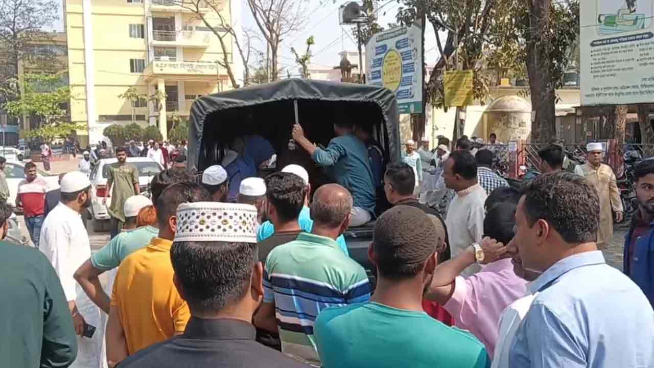 মানিকগঞ্জে জমি নিয়ে দুই পক্ষের সংঘর্ষে পুলিশ কর্মকর্তাসহ আহত ৪