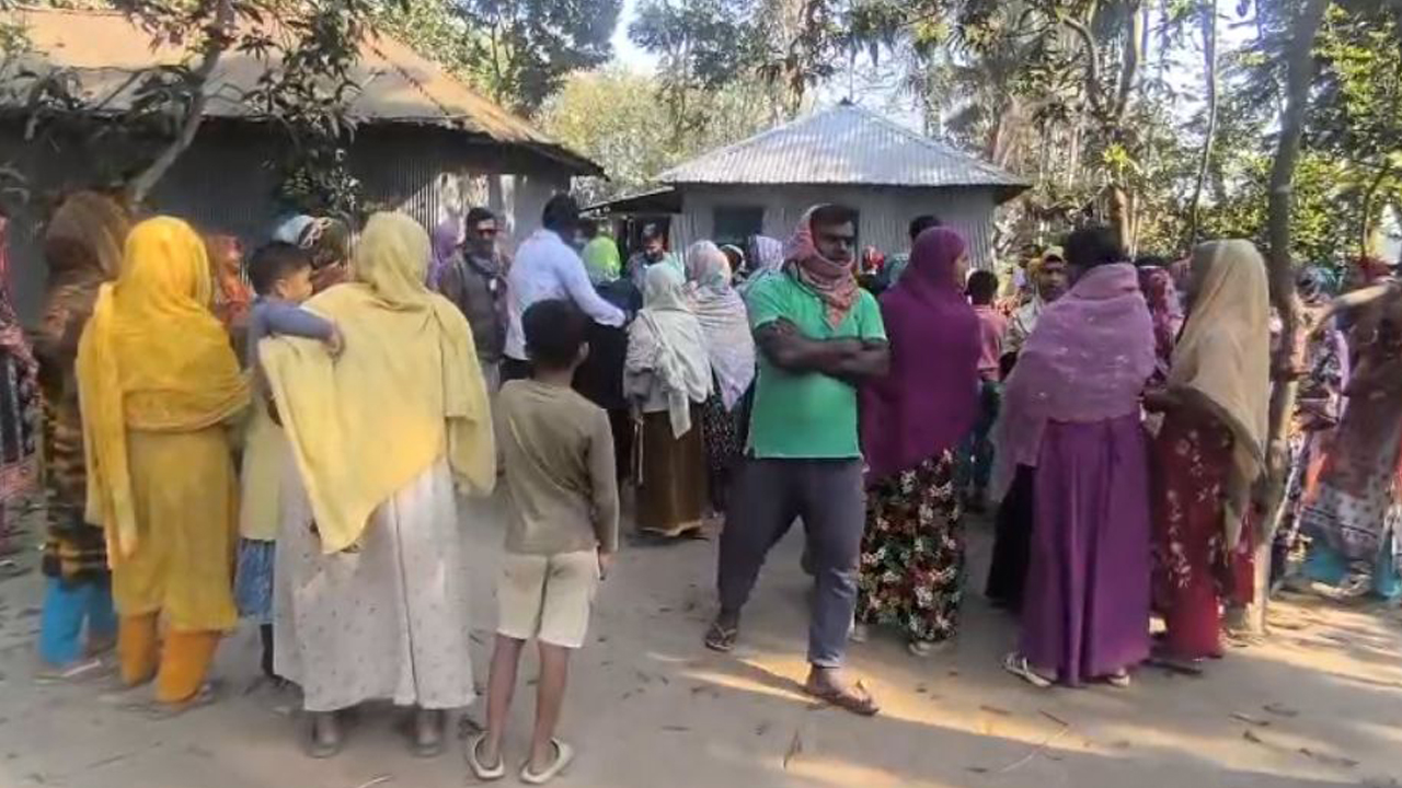 পাবনায় দাদি-নাতনির লাশ উদ্ধার, পুলিশের ধারণা&mdash; কিশোরীকে ধর্ষণের পর হত্যা