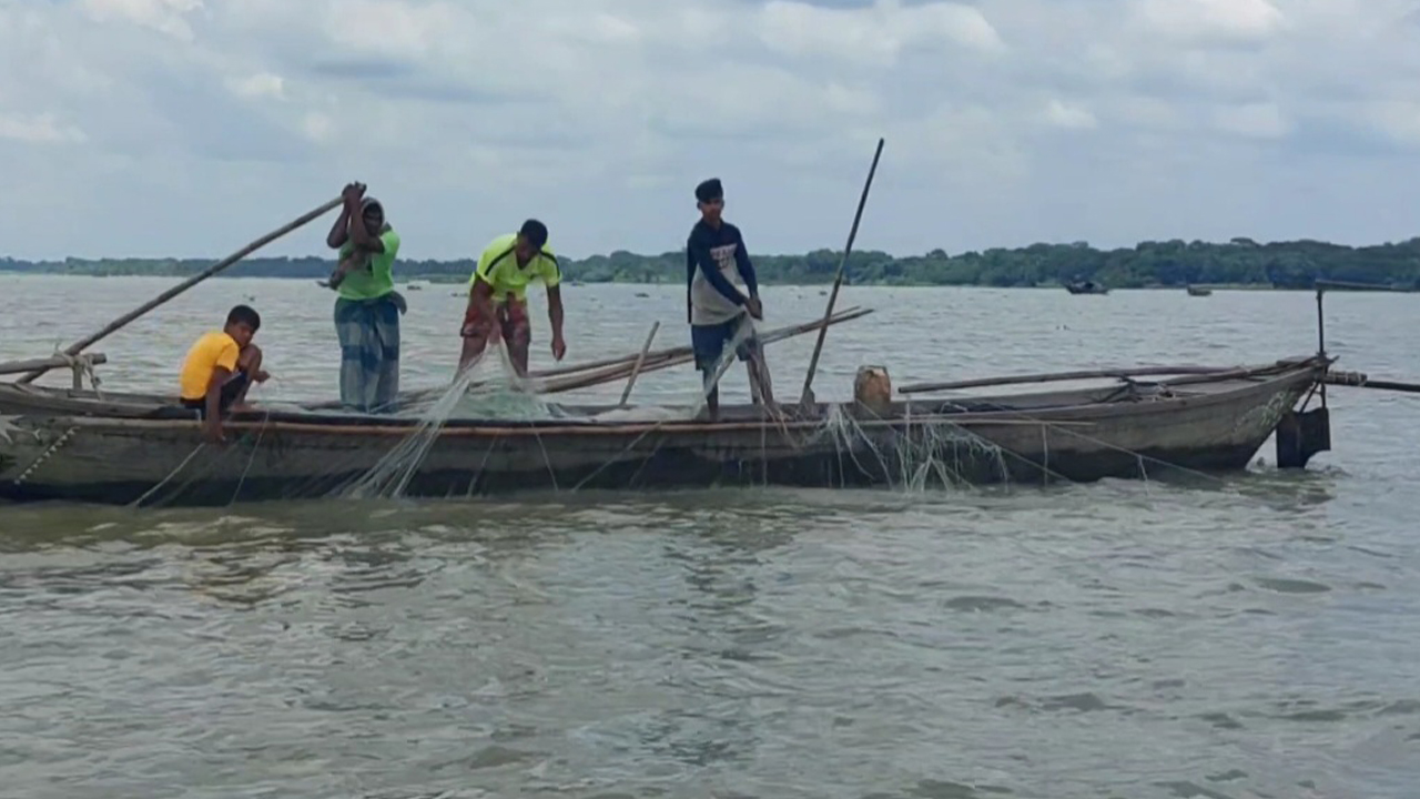 শুরু হচ্ছে পদ্মা-মেঘনায় মাছ ধরায় ২ মাসের নিষেধাজ্ঞা