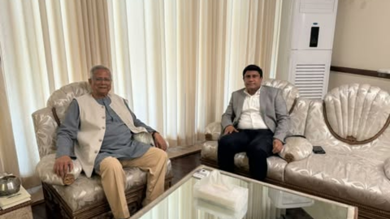 অধ্যাপক মুহাম্মদ ইউনূসের সঙ্গে সৌজন্য সাক্ষাৎ করেছেন&nbsp;প্রধানমন্ত্রীর প্রতিনিধি দল