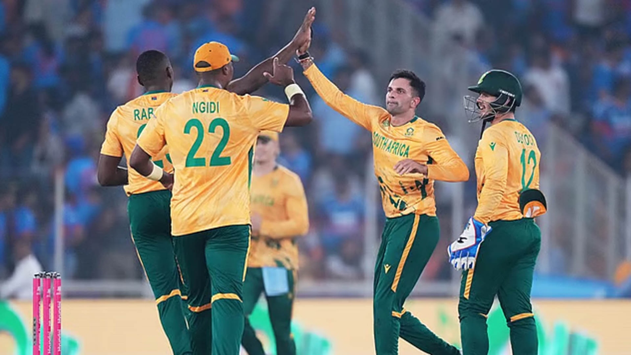 জিম্বাবুয়েকে হারিয়ে অপরাজিত থেকে সেমিফাইনালে দক্ষিণ আফ্রিকা