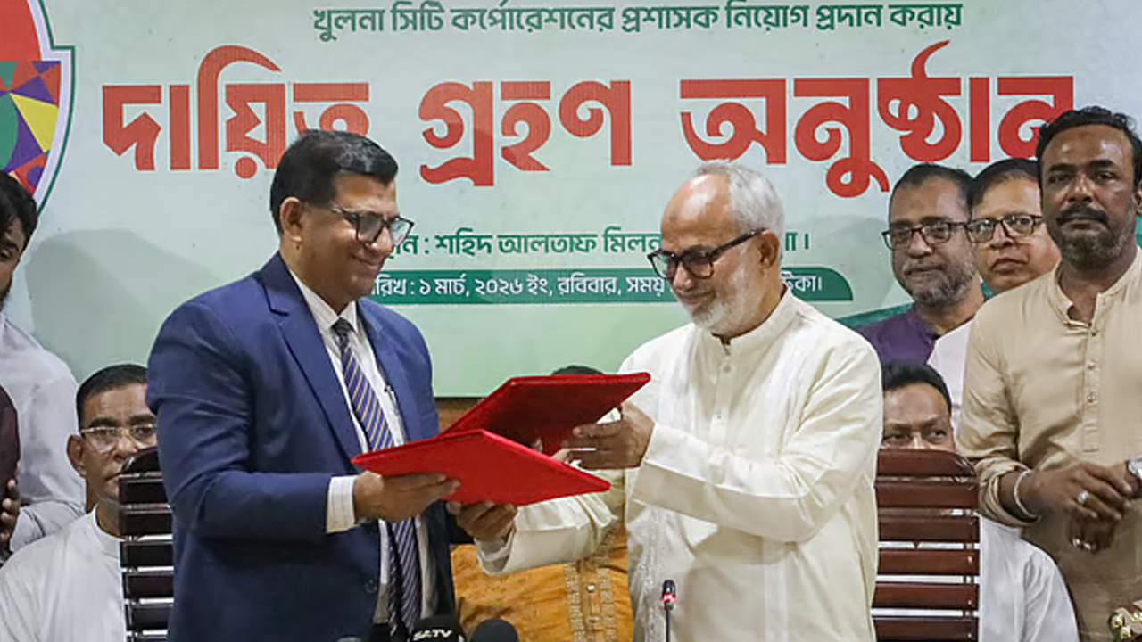 খুলনা সিটির নতুন প্রশাসকের দায়িত্ব নিলেন নজরুল ইসলাম মঞ্জু
