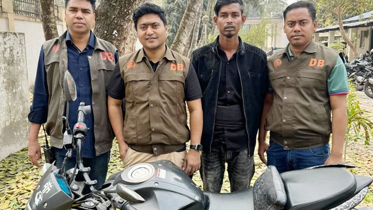 বিএনপি নেতা হত্যা: দায় স্বীকার মনিরুলের