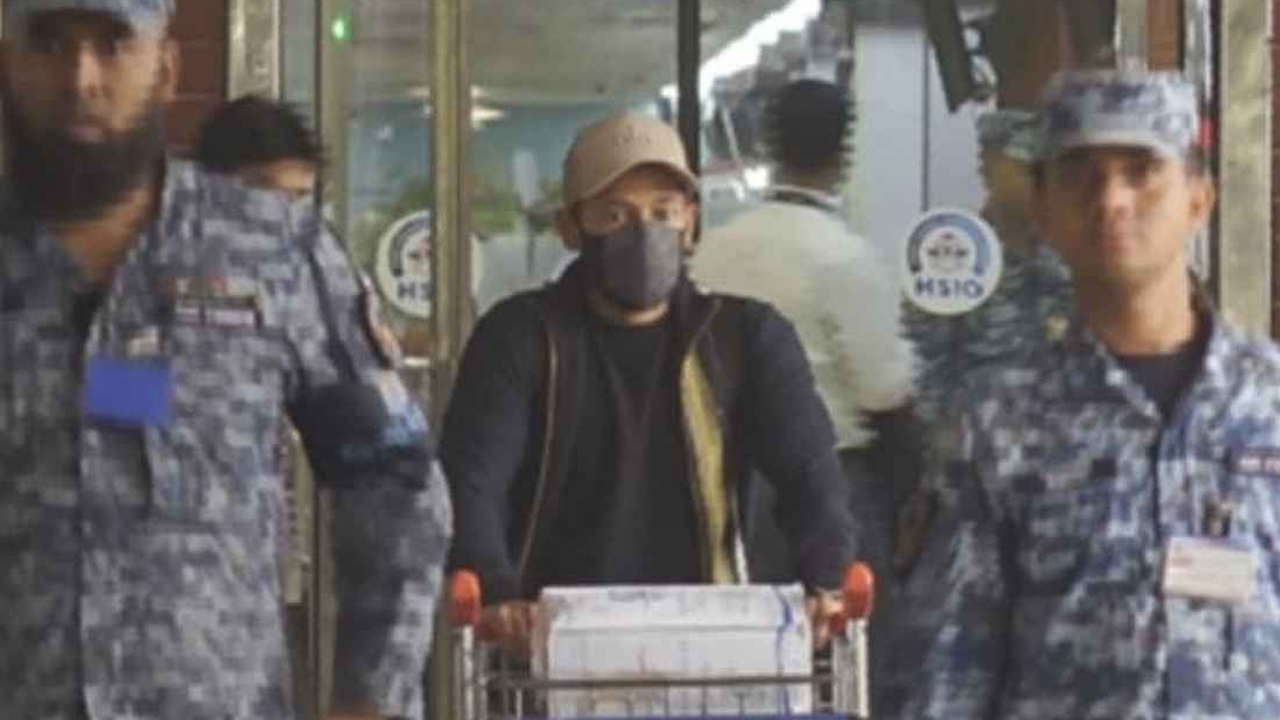 সৌদি আরব থেকে দেশে ফিরেছেন মুশফিক