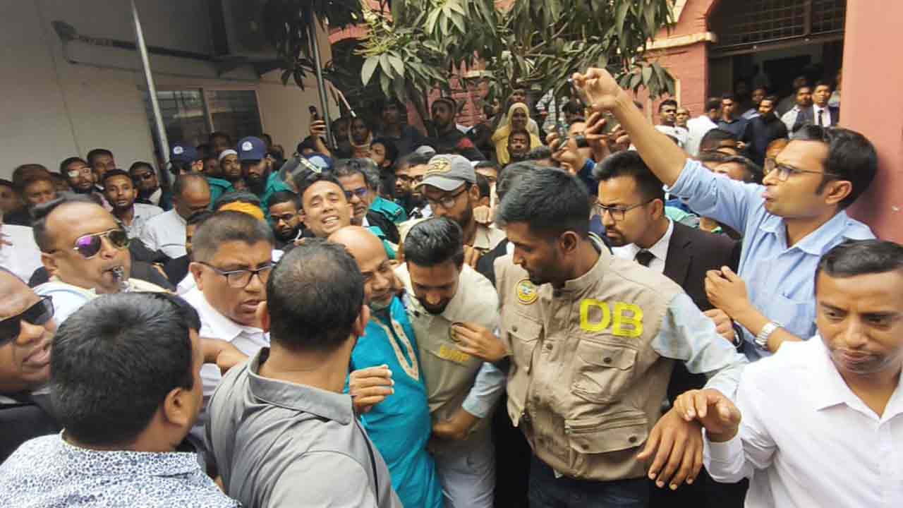 আদালতের এজলাসে ভাঙচুর, ১১ আইনজীবীর জামিন