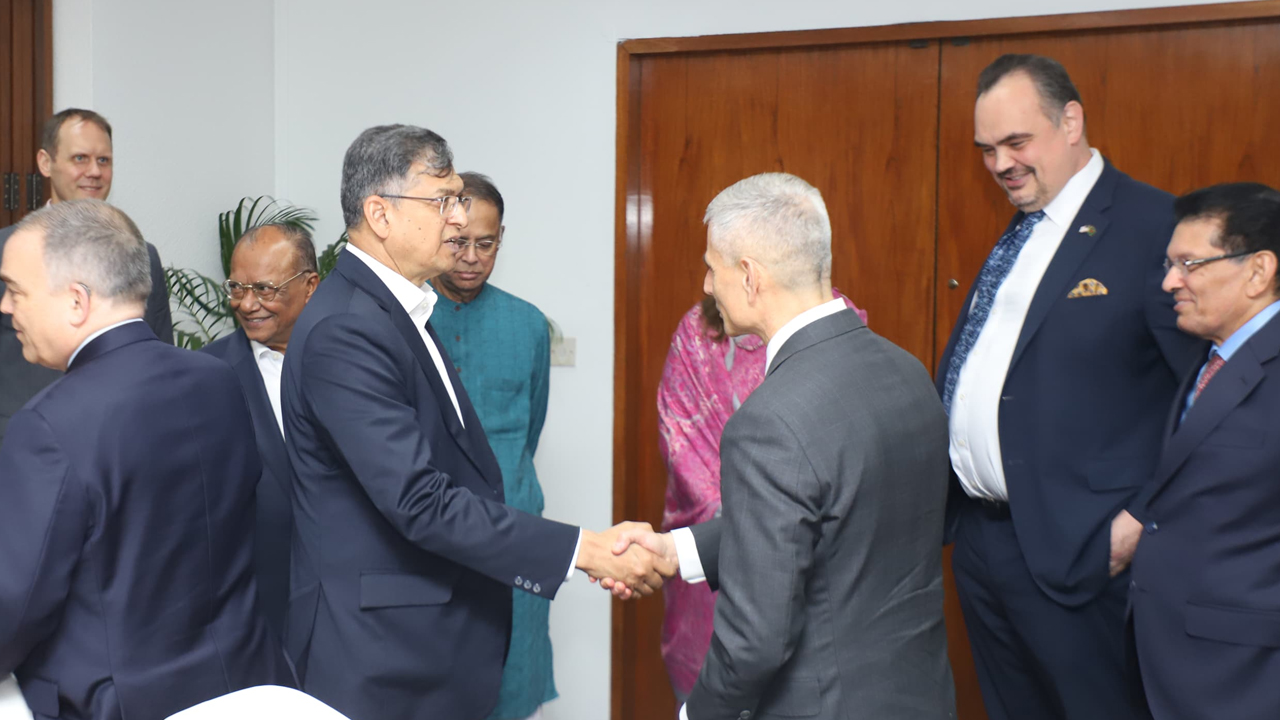 স্বরাষ্ট্রমন্ত্রীর সঙ্গে পল কাপুরের সৌজন্য সাক্ষাৎ