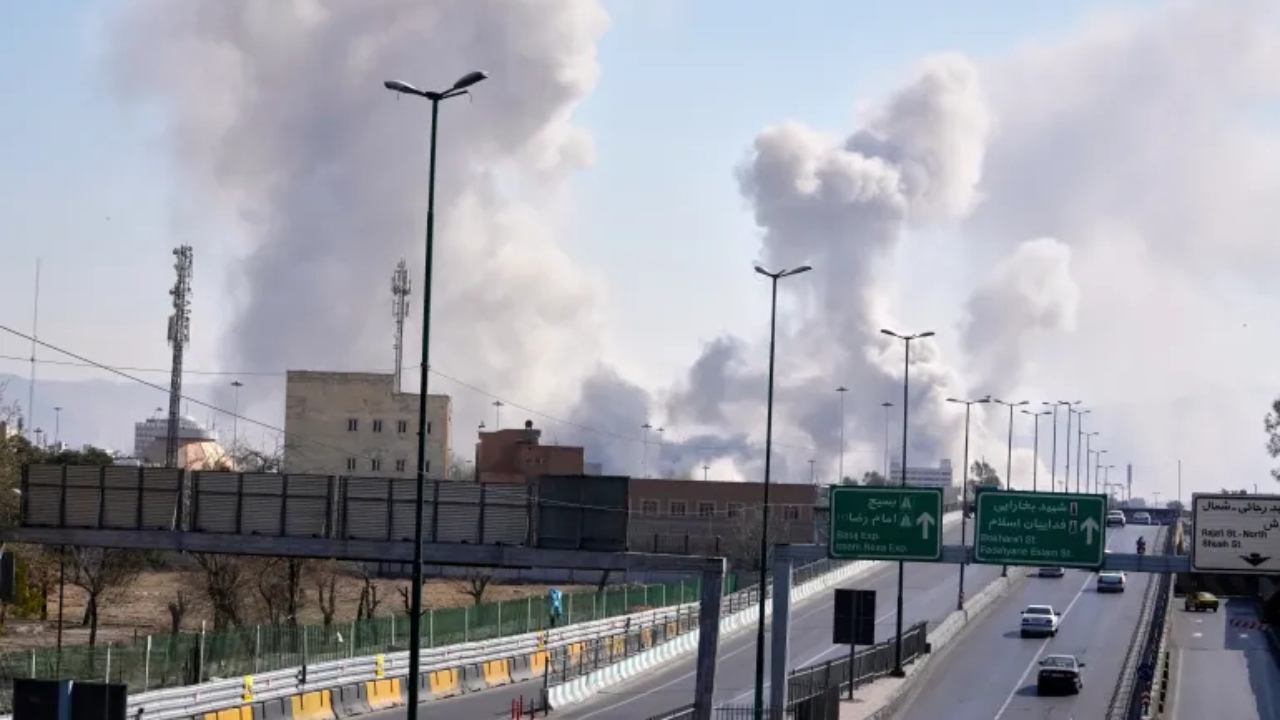 তেহরানসহ অন্যান্য শহরে তীব্র বোমা হামলা, ৭ম দিনে তীব্র যুদ্ধ