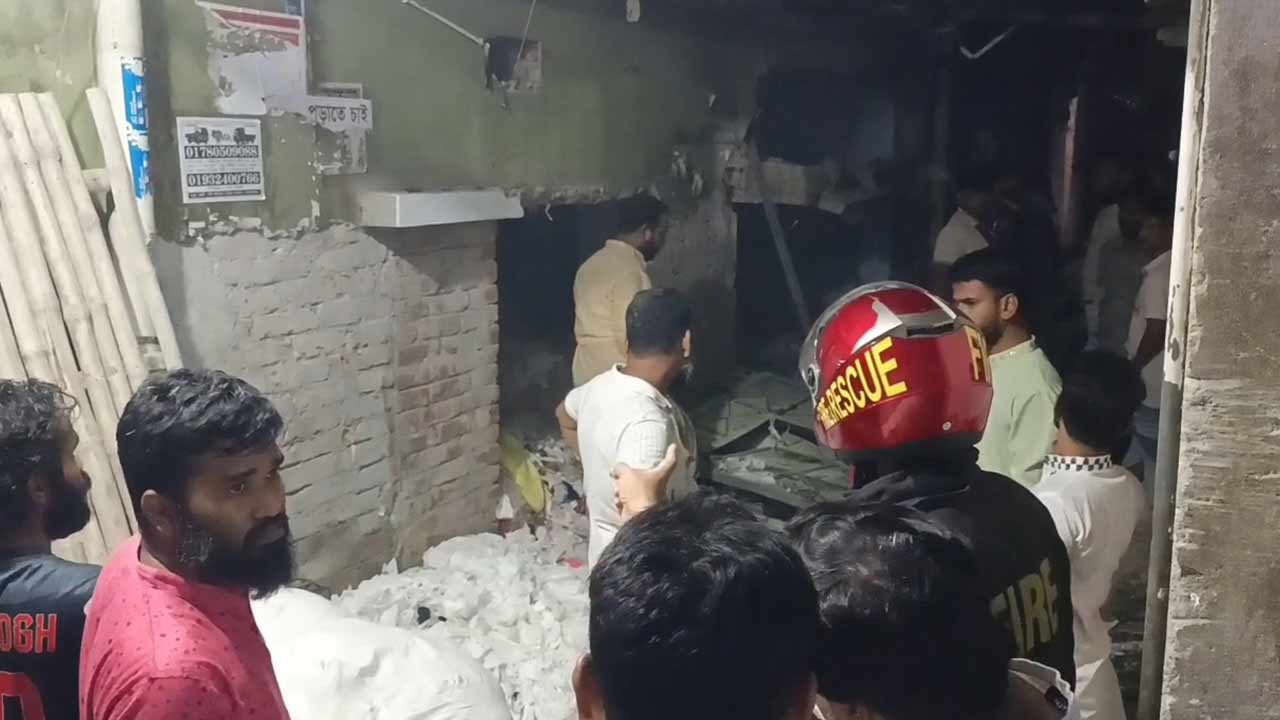 নারায়ণগঞ্জে তিতাস গ্যাসের লিকেজে বিস্ফোরণ, আহত ৩