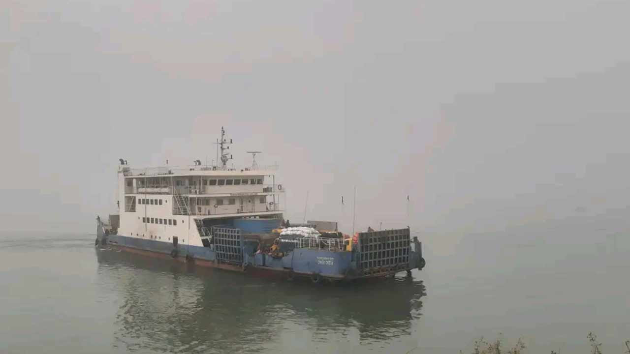 দেড় ঘণ্টা পর দৌলতদিয়া পাটুরিয়া নৌরুটে ফেরি চলাচল স্বাভাবিক&nbsp;