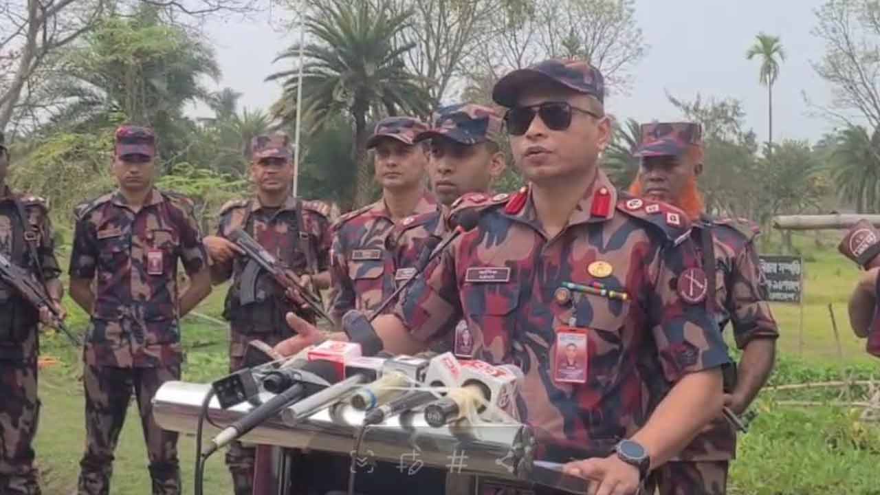 তেল পাচার রোধে সাতক্ষীরা সীমান্তে বিজিবির কঠোর নজরদারি