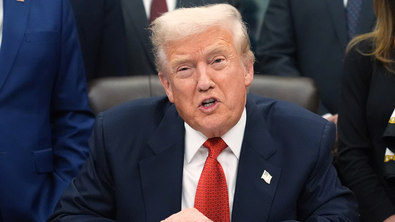 ইরানে আজ খুব কঠিন আঘাত করা হবে: ট্রাম্প