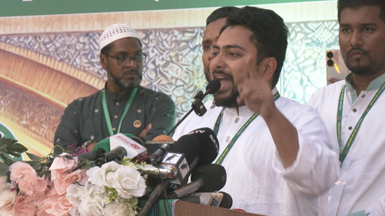 সংস্কার বাস্তবায়নের উদ্যোগ না নিলে রাজপথে নামবে জনগণ: নাহিদ ইসলাম