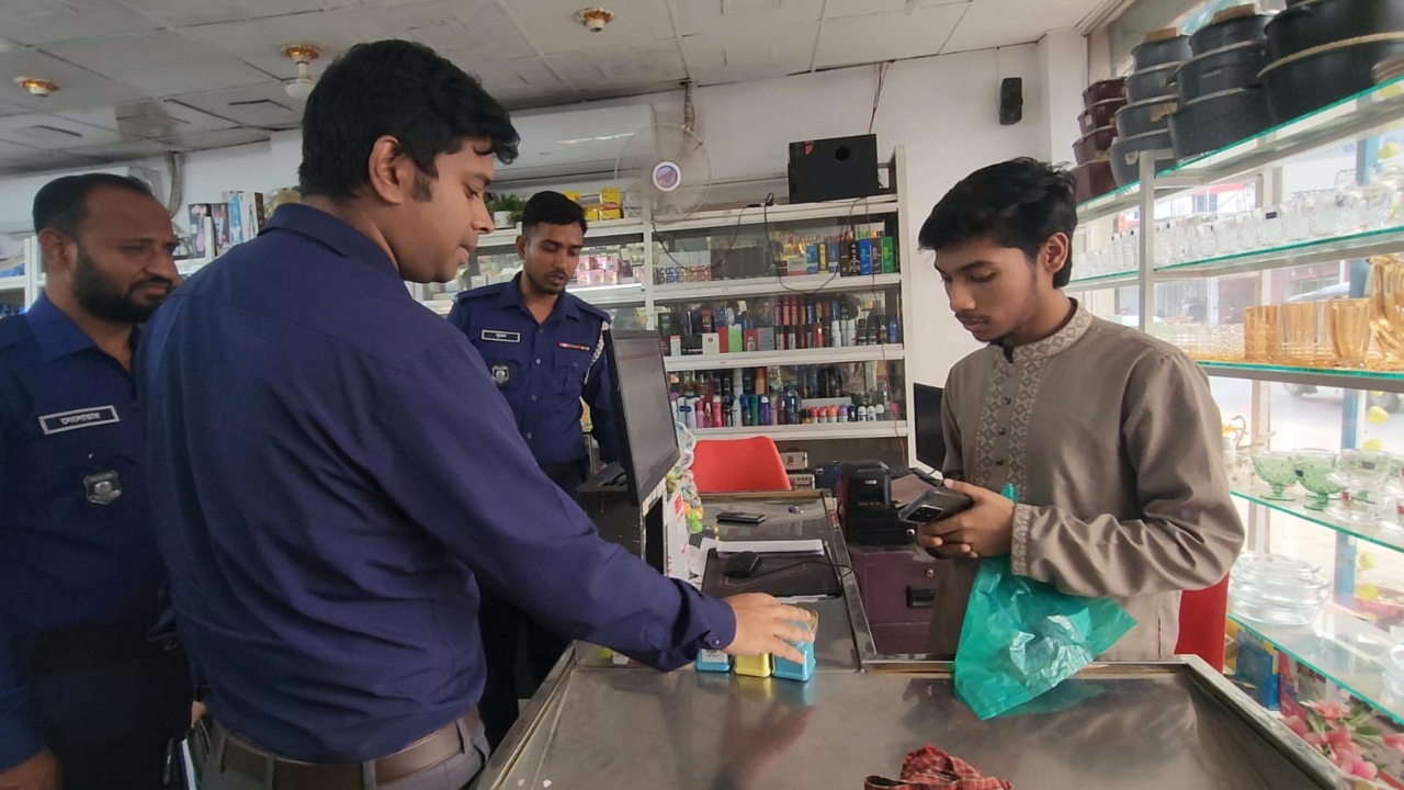 গুড়ে পোকা, ভেজাল খাদ্য: শরীয়তপুরে দুই সুপারশপ মালিকের বিরুদ্ধে মামলা