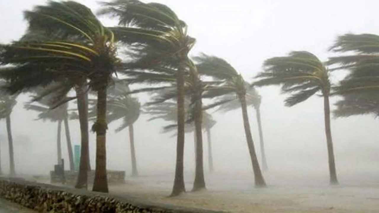 রাত ১টার মধ্যে যেসব অঞ্চলে ৬০ কিমি বেগে ঝড়ের শঙ্কা