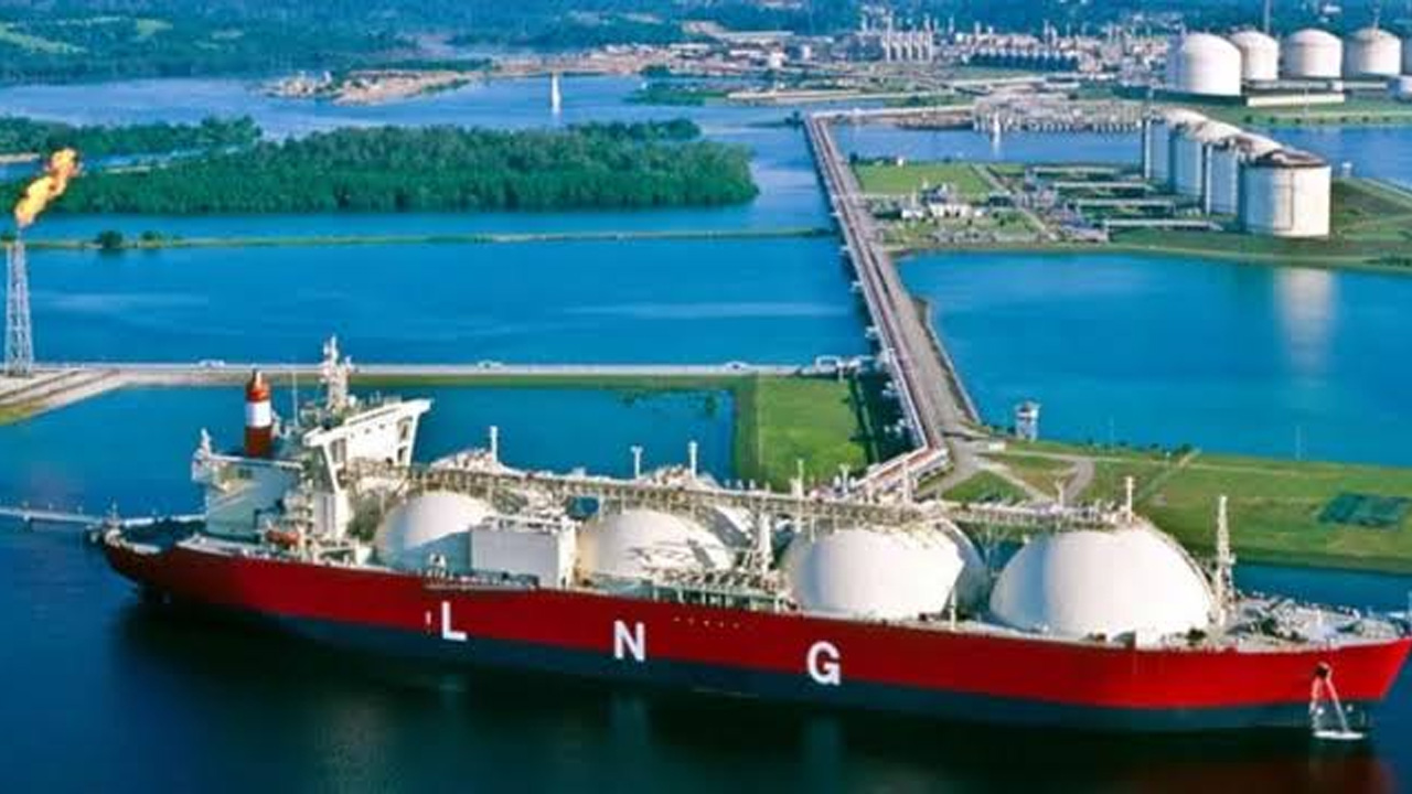 আরও ৩ কার্গো এলএনজি কিনছে সরকার