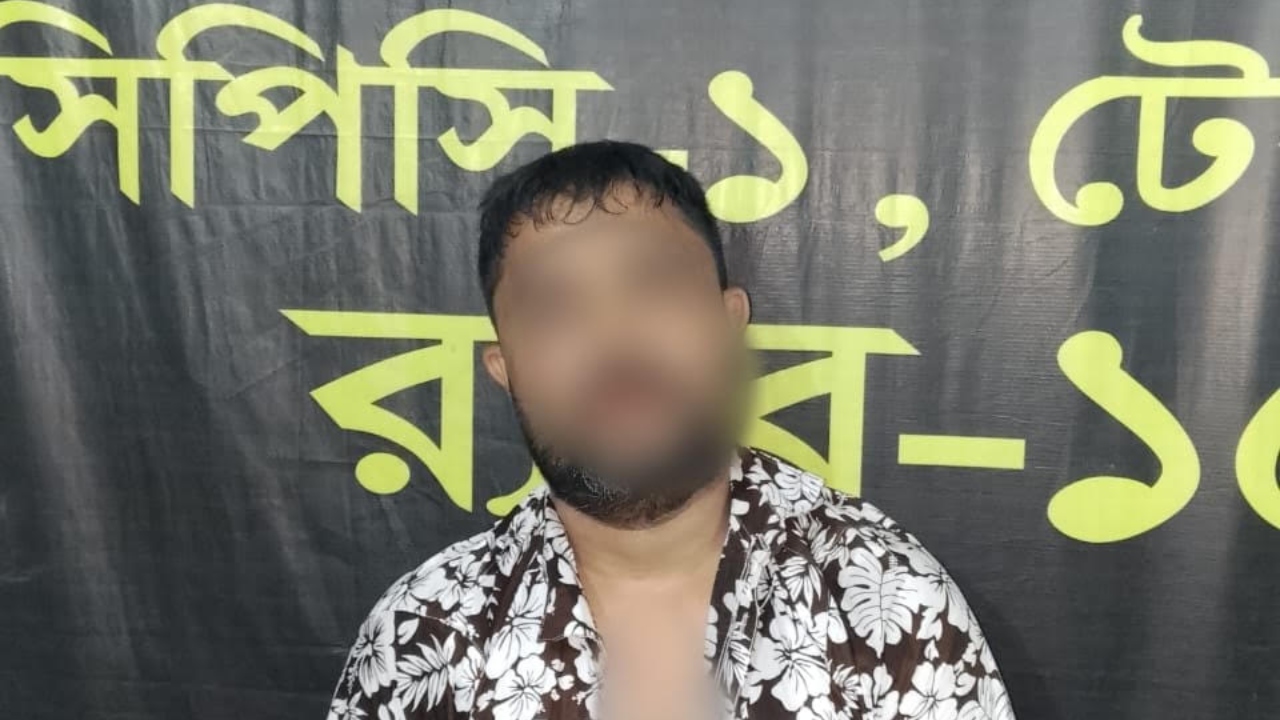 কক্সবাজারে র&zwj;্যাব-১৫ অভিযানে ১৭ মামলার পলাতক আসামি গ্রেপ্তার