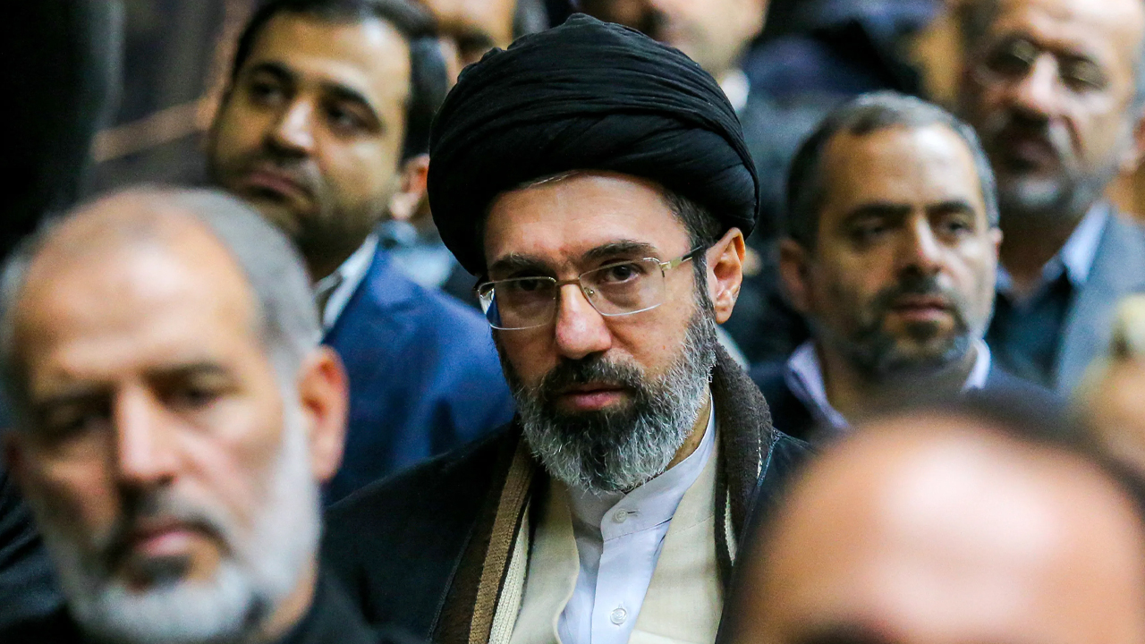 কোমায় আছেন মুজতবা খামেনি, হারিয়েছেন পা