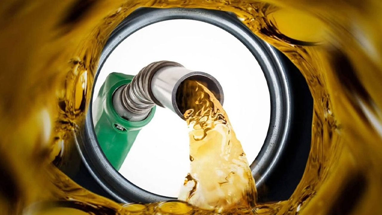 রাশিয়ার তেল বিক্রির ওপর নিষেধাজ্ঞা স্থগিত করল যুক্তরাষ্ট্র