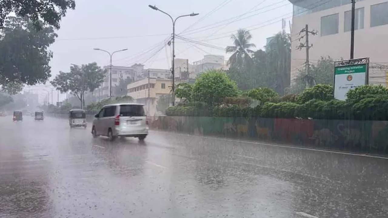 রাজধানীতে বৃষ্টি নিয়ে যে বার্তা দিলো আবহাওয়া অধিদপ্তর