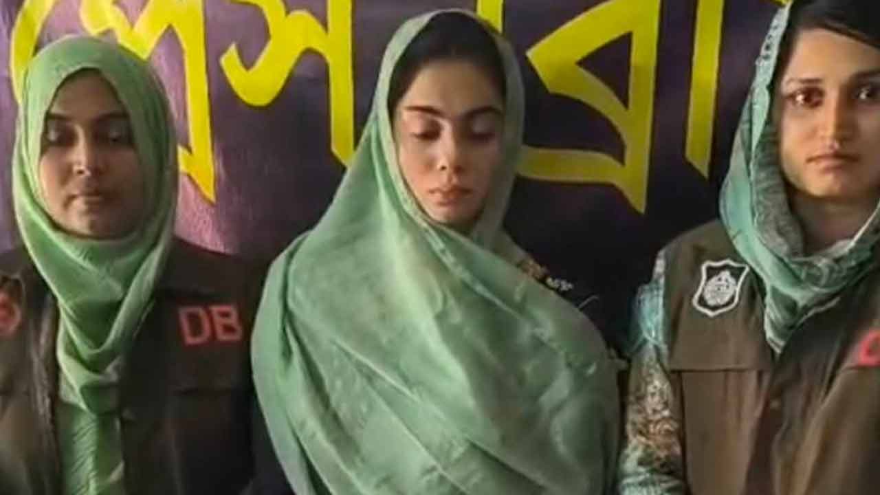 যশোরে ক্রিস্টাল আইস তৈরির কাঁচামালসহ তরুণী আটক