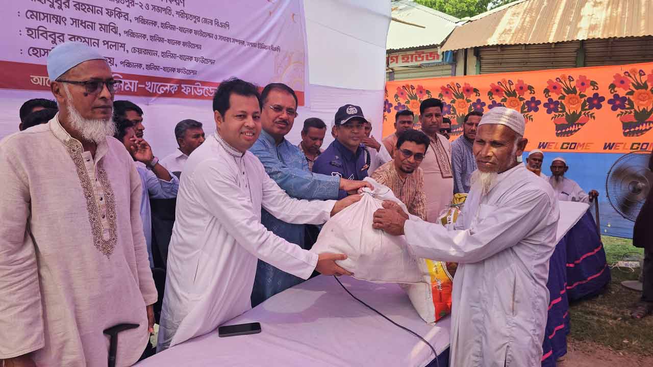 শরীয়তপুরে ৭ শতাধিক অসহায় মানুষের মাঝে ঈদসামগ্রী বিতরণ