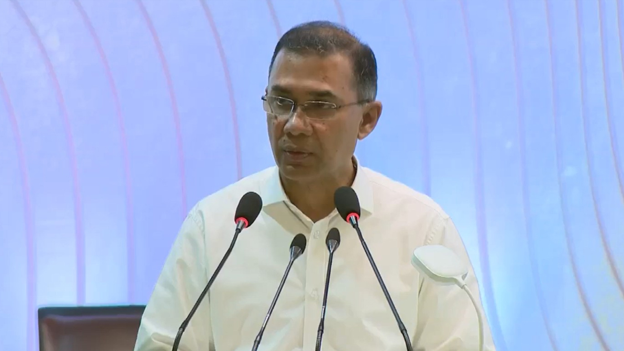 &lsquo;ভোটের কালি নখ থেকে মোছার আগেই প্রতিশ্রুতি বাস্তবায়নে কাজ শুরু করেছে সরকার&rsquo;