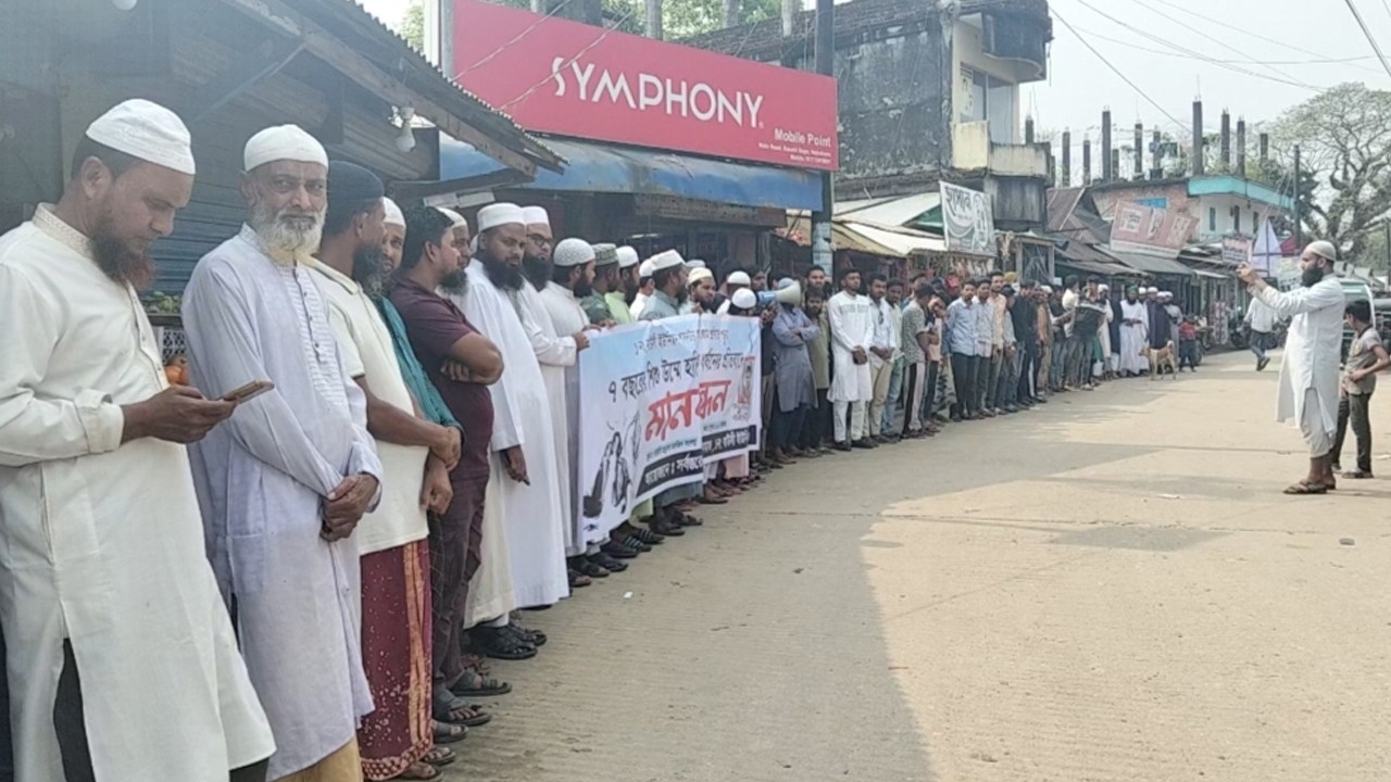 শিশু শিক্ষার্থী ধর্ষণ, অভিযুক্তের ফাঁসির দাবিতে মানববন্ধন