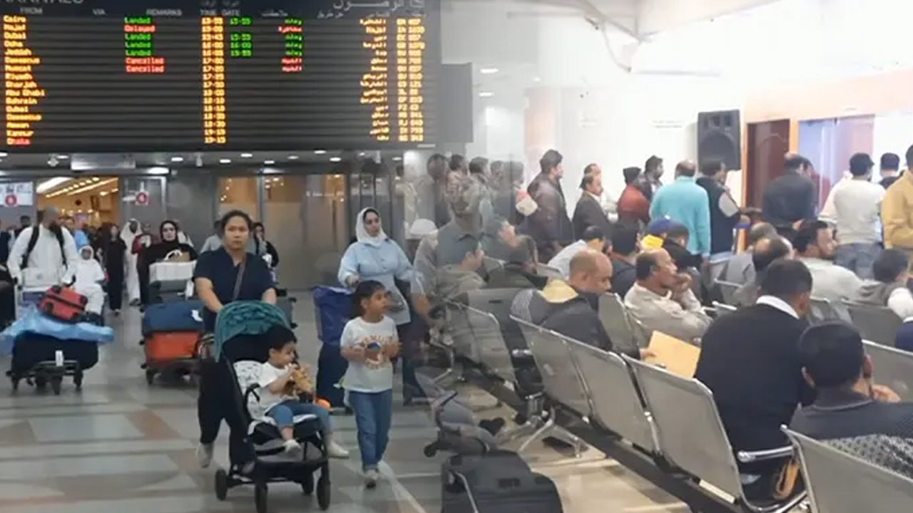 বন্ধ আকাশপথ: ঈদে দেশে ফেরা অনিশ্চিত বহু কুয়েত প্রবাসীর