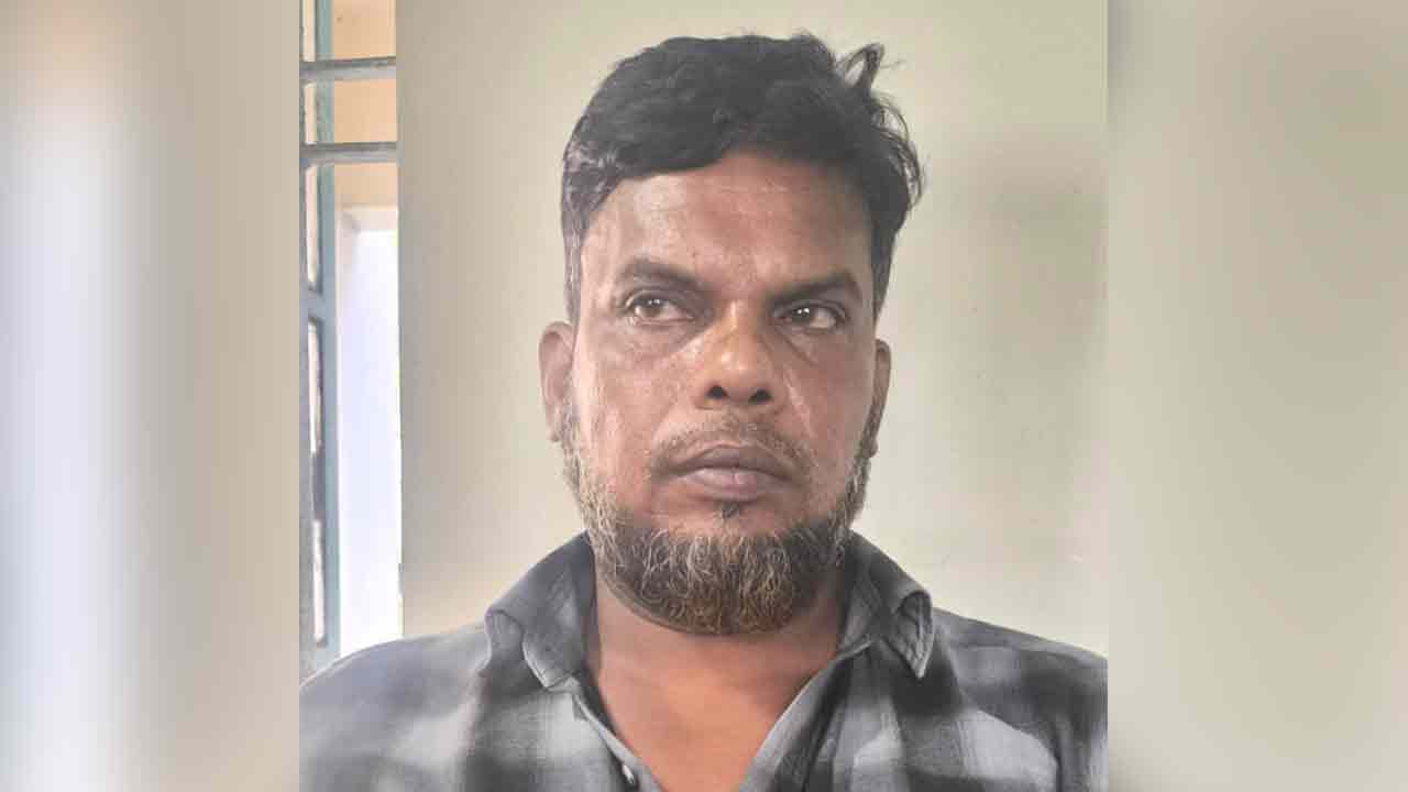 মানিকগঞ্জে ২০ কেজি গাঁজাসহ মাদক কারবারি গ্রেপ্তার