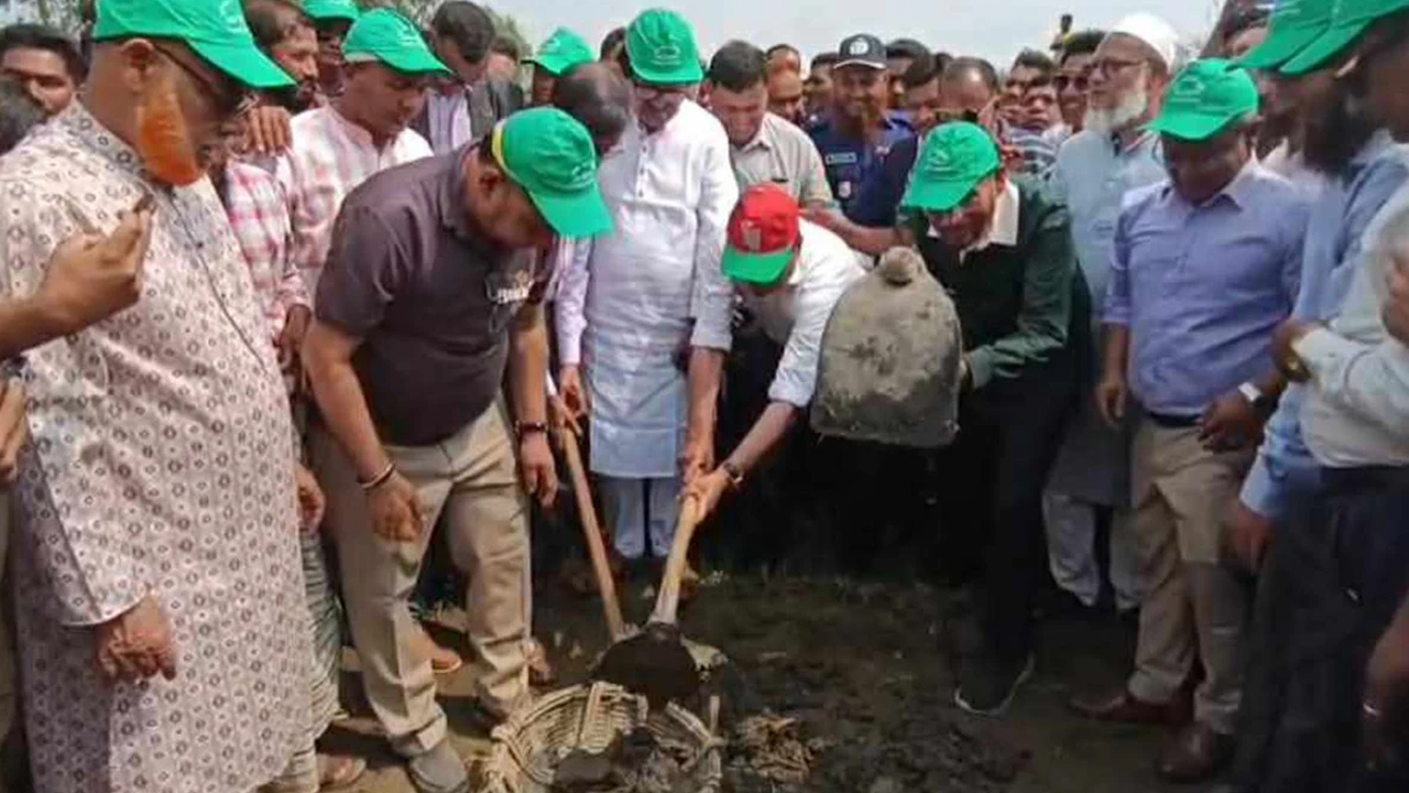 জামালপুরে খাল খনন কর্মসূচির উদ্বোধন করলেন প্রতিমন্ত্রী মিল্লাত