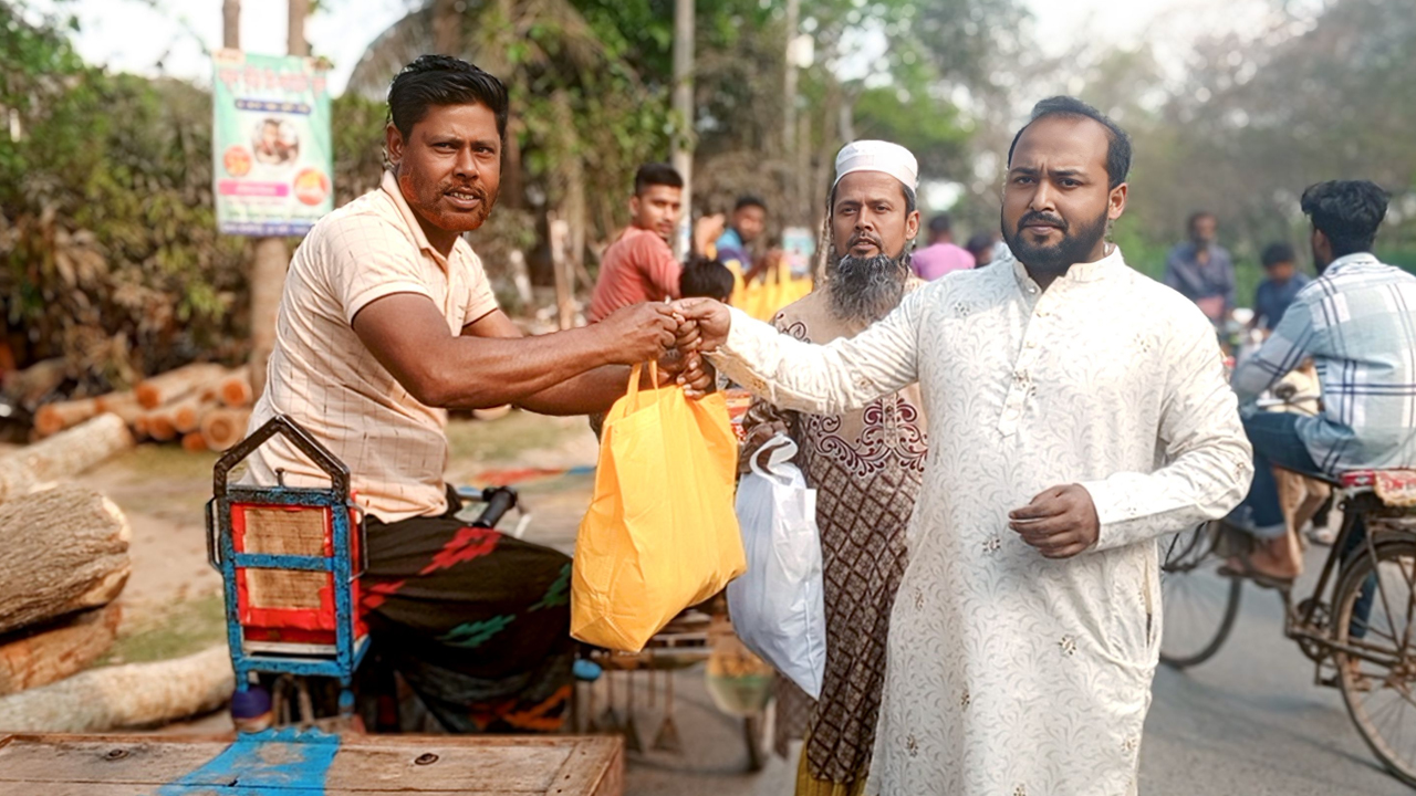 শৈলকুপায় শতাধিক ভ্যানচালক পেলেন ঈদসামগ্রী