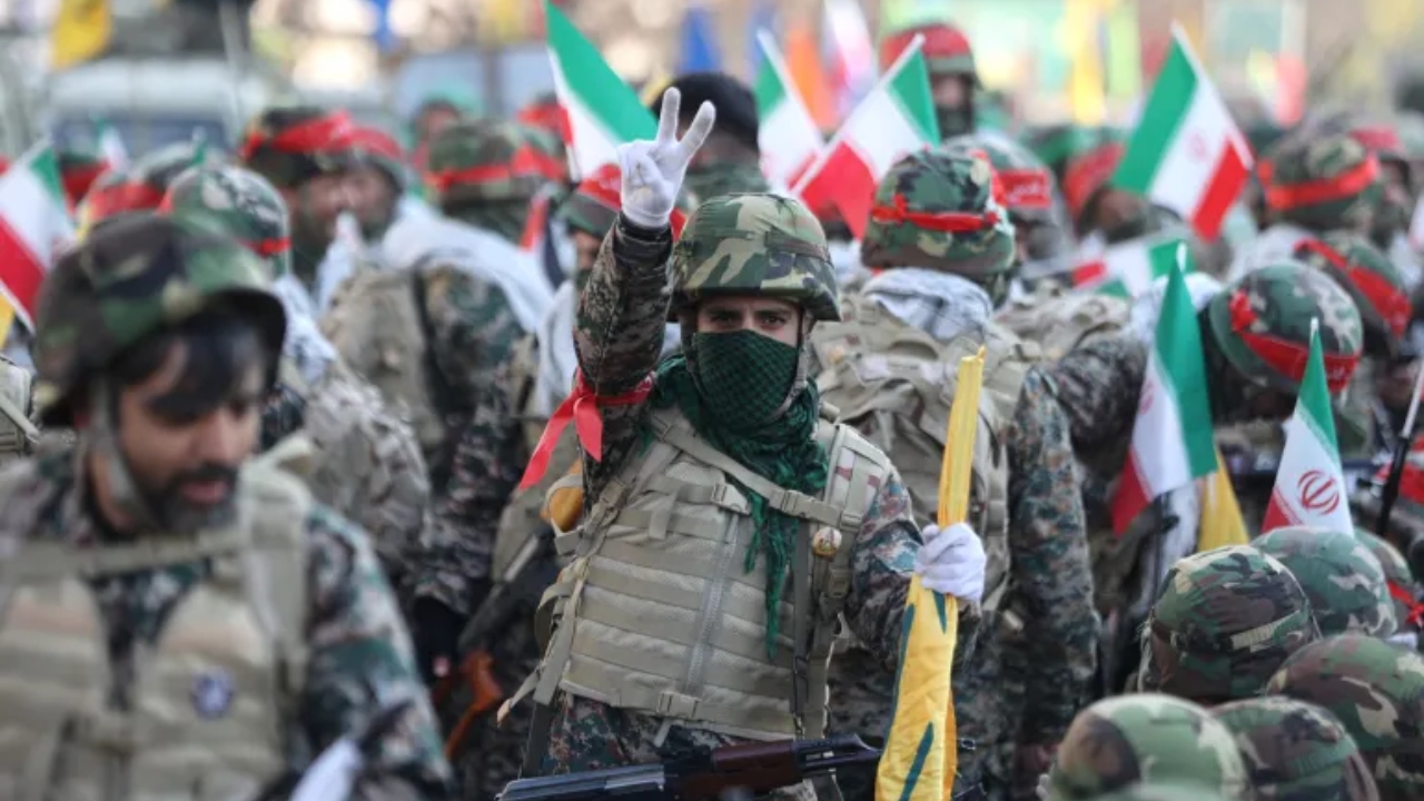 কেন গুরুত্বপূর্ণ ইরানের বাসিজ বাহিনী?