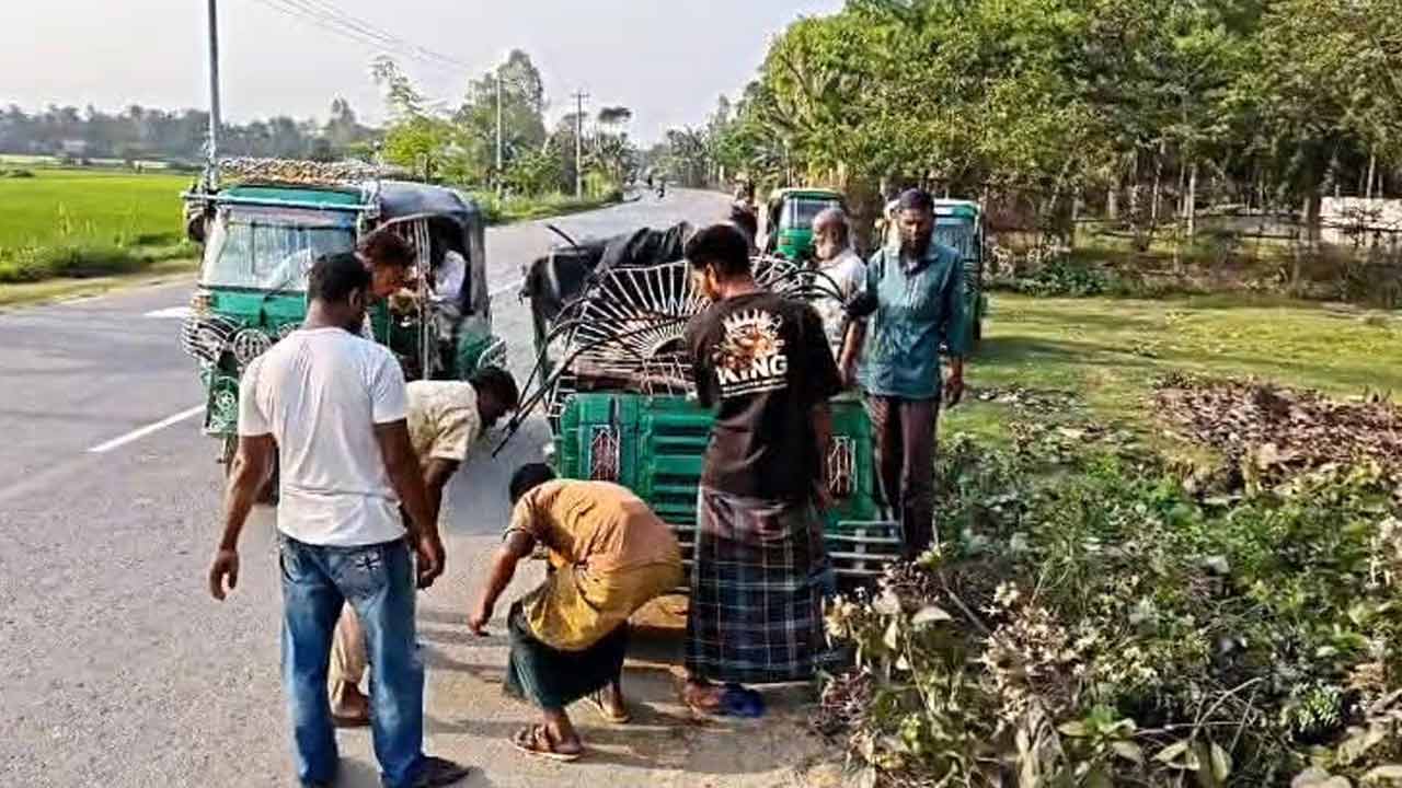 টাঙ্গাইলে বাস-অটোরিকশার মুখোমুখি সংঘর্ষে নিহত ৩