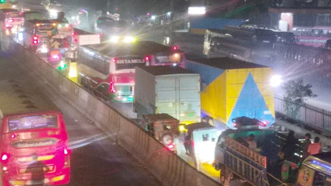 ঢাকা-টাঙ্গাইল মহাসড়কে ১০ কিলোমিটার যানজট