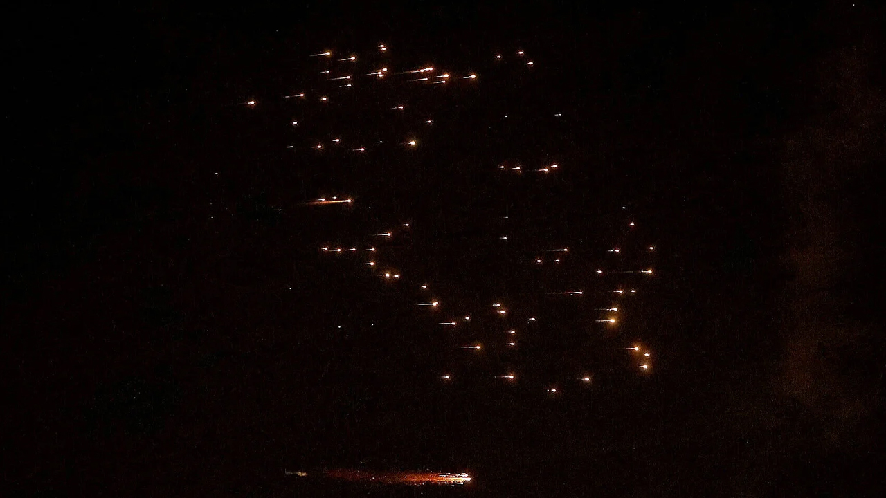 নিরাপত্তাপ্রধান হত্যার প্রতিশোধ নিতে ইসরায়েলে &lsquo;ক্লাস্টার ওয়ারহেড&rsquo; হামলা ইরানের